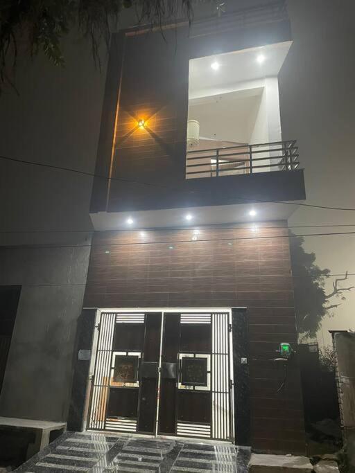 מטורה Rukmani Villas Group Of Rukmani Home Stay מראה חיצוני תמונה