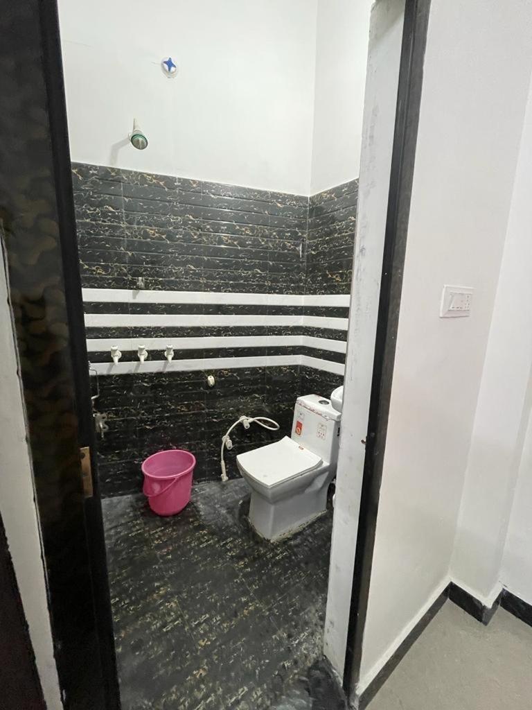 מטורה Rukmani Villas Group Of Rukmani Home Stay מראה חיצוני תמונה