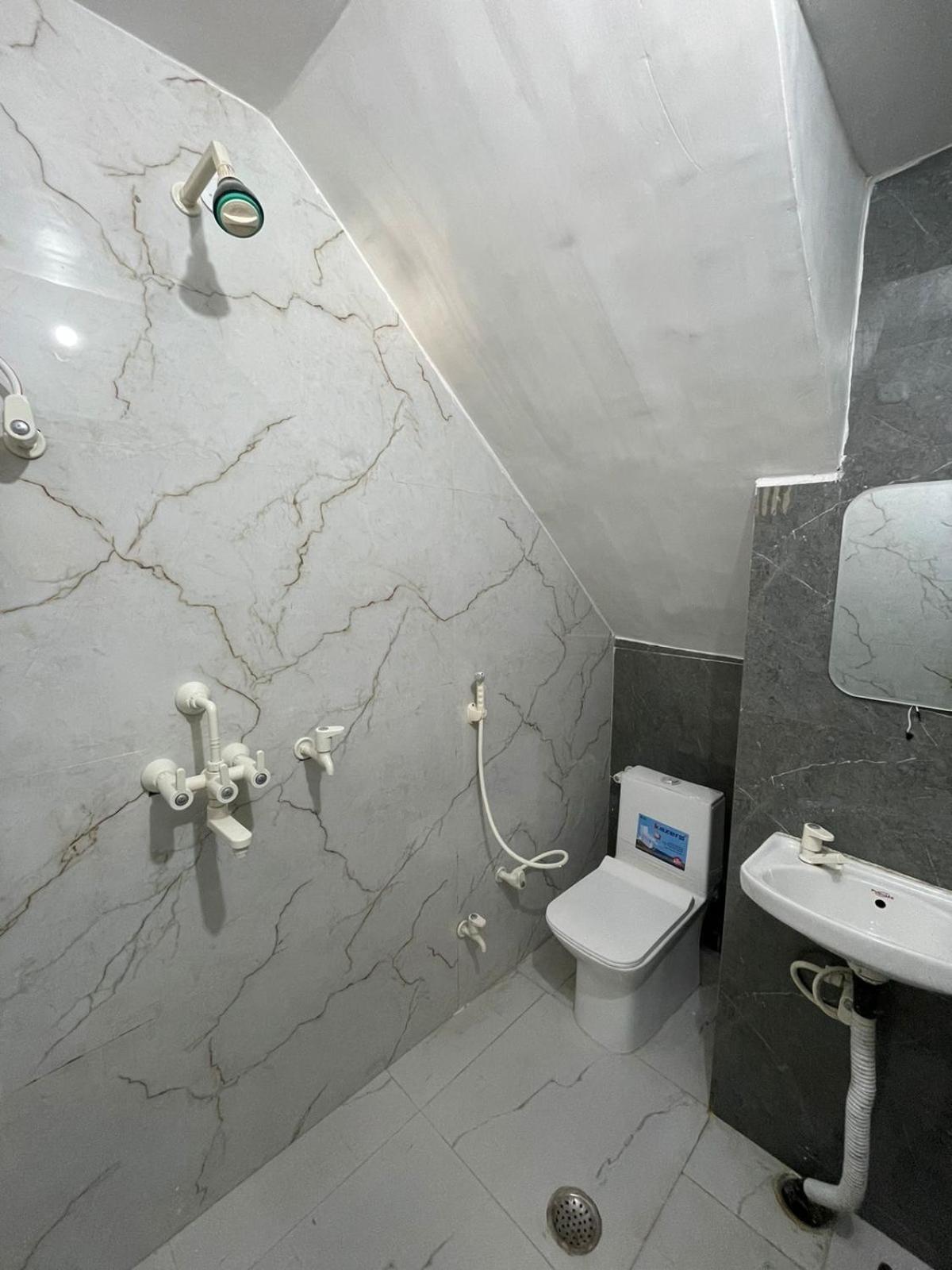 מטורה Rukmani Villas Group Of Rukmani Home Stay מראה חיצוני תמונה
