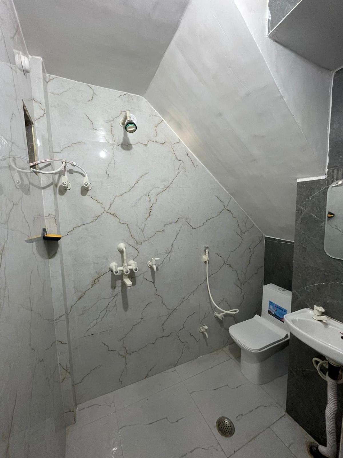 מטורה Rukmani Villas Group Of Rukmani Home Stay מראה חיצוני תמונה